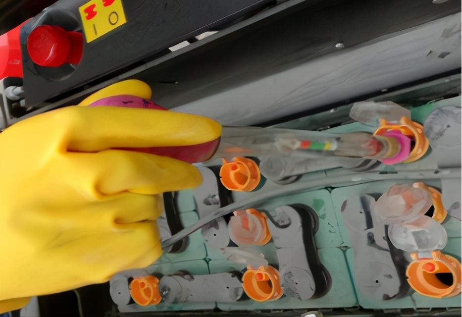 叉車蓄電池怎么加水？加水設(shè)備有哪些？